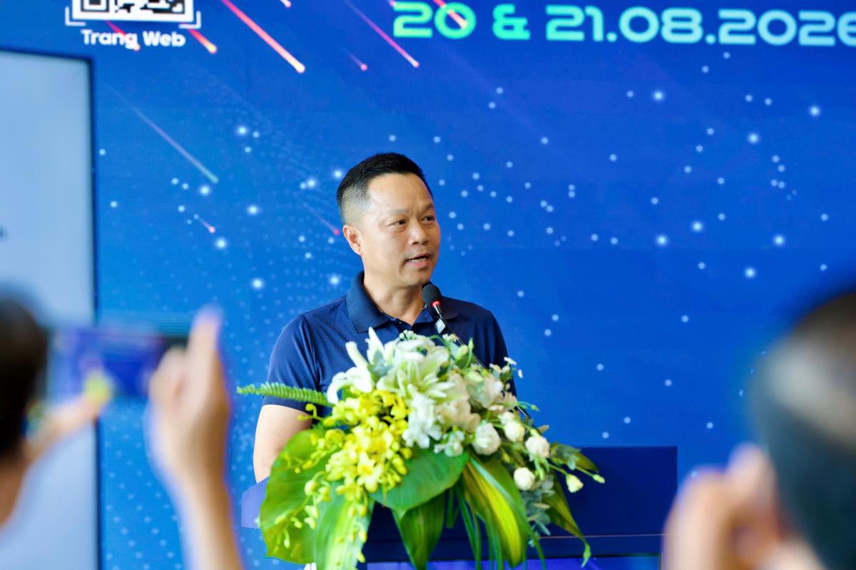 Phóng viên trải nghiệm các công nghệ tại buổi họp báo
