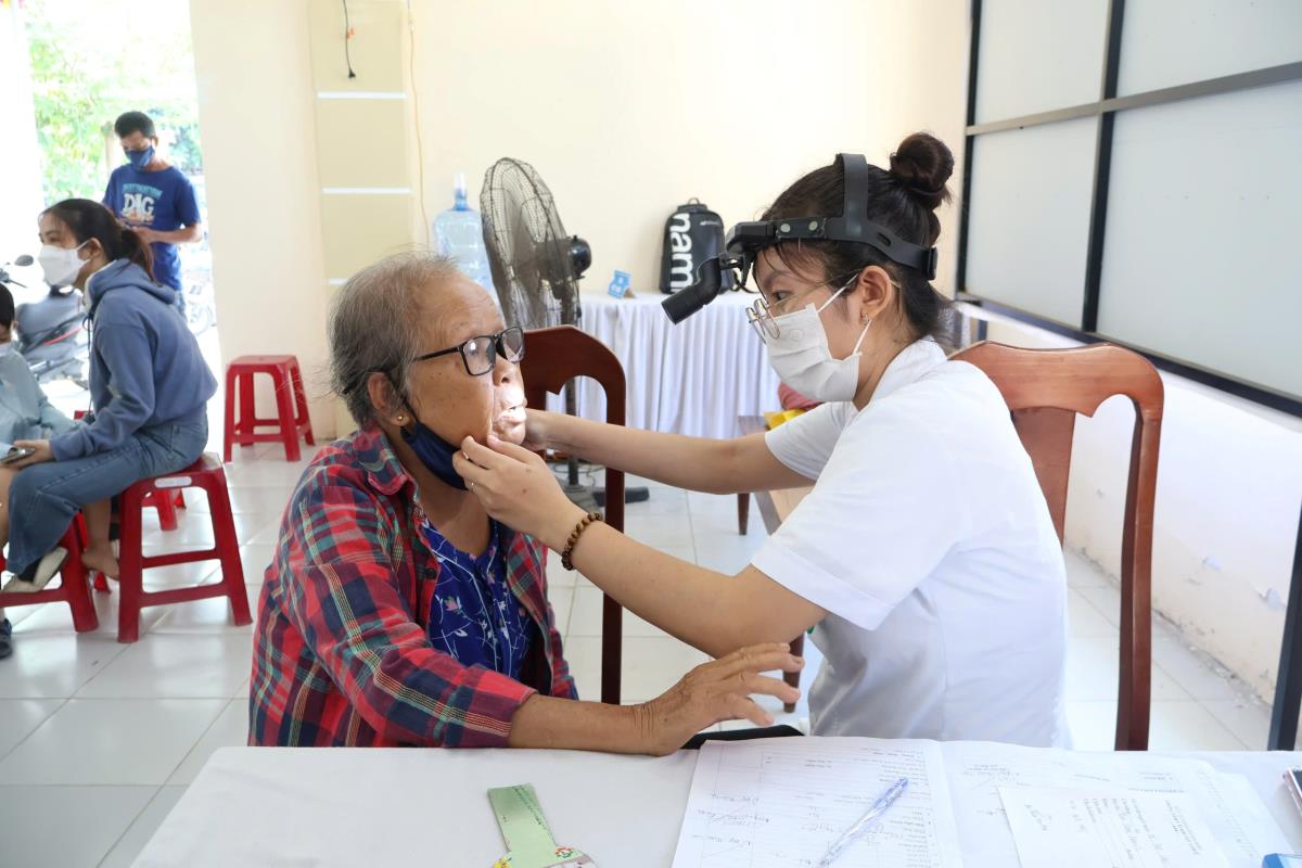Tỷ lệ người dân Đà Nẵng được khám, sàng lọc sức khỏe tính đến 31-8 đạt gần 70%.