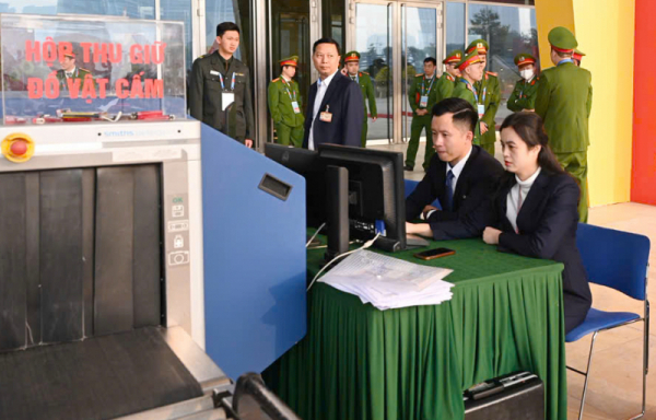 Các lực lượng thuộc Bộ Tư lệnh Cảnh vệ triển khai đồng bộ phương án bảo vệ vòng trong tại Trung tâm Hội nghị Quốc gia trong Lễ tổng duyệt, từ kiểm soát an ninh, soi chiếu kỹ thuật, giám sát công nghệ đến hiệp đồng chỉ huy, bảo đảm tuyệt đối an ninh, an toàn theo yêu cầu của Tiểu ban ANTT.