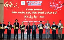Đại học Đà Nẵng vinh danh các tân Giáo sư, tân Phó Giáo sư và tân Tiến sĩ