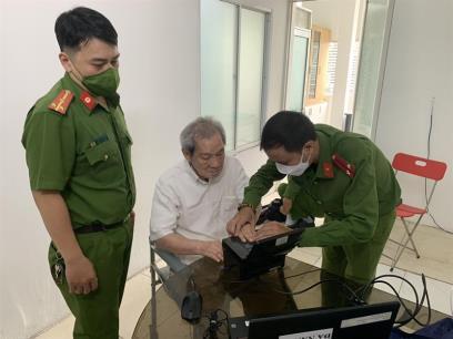 Tăng ca, tăng trách nhiệm với dân