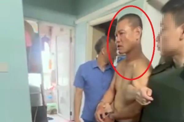 Hà Nội: Đối tượng dùng dao đâm người khác rồi cố thủ trong chung cư