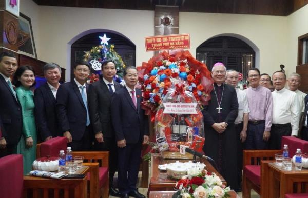 Lãnh đạo TP Đà Nẵng, Công an TP Đà Nẵng thăm và chúc mừng Giáng sinh