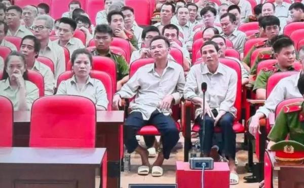 Các Trung tâm đăng kiểm tư nhân móc nối với cò đăng kiểm để nhận tiền hối lộ