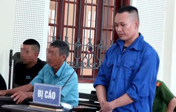 Đâm chết hàng xóm vì bị bóp cổ buộc nói chuyện