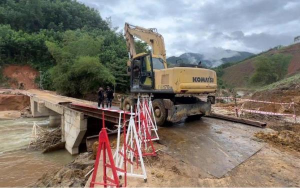 Chạy đua khắc phục giao thông hư hỏng sau lũ