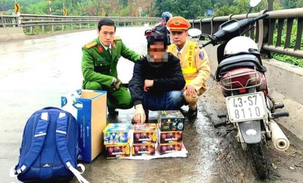 Bắt đối tượng vận chuyển pháo hoa nổ