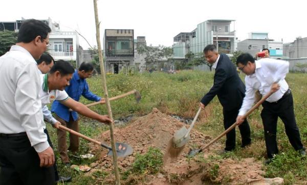 Nông dân nhiều địa phương hưởng ứng Tết trồng cây đời đời nhớ Bác Hồ