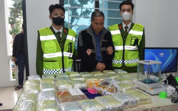 Nổ súng vây bắt chủ tịch xã cầm đầu đường dây ma túy