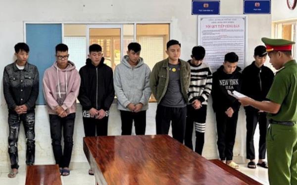 Khởi tố nhóm thanh thiếu niên hư