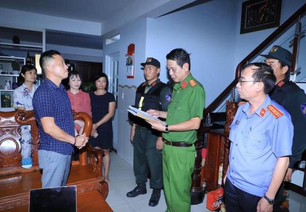 Khởi tố 23 bị can liên quan đến đường dây buôn lậu trên 200 triệu lít xăng