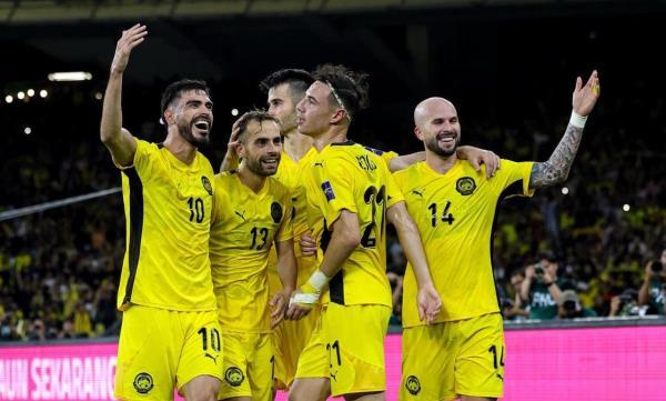 FIFA yêu cầu điều tra 2 nhà môi giới bóng đá vụ cầu thủ nhập tịch Malaysia