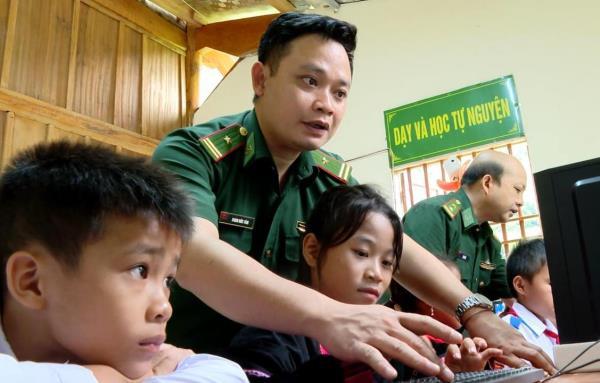 Giúp học trò vùng cao tiếp cận ánh sáng công nghệ