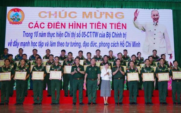 Nhiều điển hình tiên tiến thực hiện chỉ thị 05 của Bộ Chính trị trong Lực lượng vũ trang Đà Nẵng