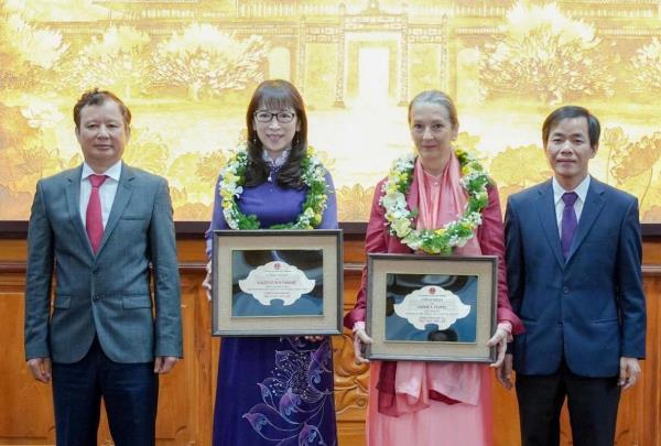 Hai người nước ngoài được trao tặng danh hiệu Công dân danh dự tỉnh Thừa Thiên - Huế