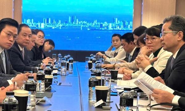 Lãnh đạo thành phố Đà Nẵng làm việc với một số đối tác quan trọng tại Singapore