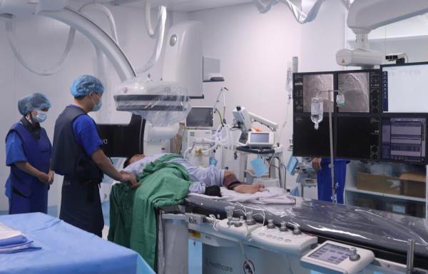 Chuyên gia đầu ngành cập nhật xu hướng, thành tựu và cầm tay chỉ việc can thiệp mạch vành