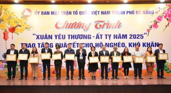 Đà Nẵng trao hơn 20.000 suất quà Tết cho người nghèo