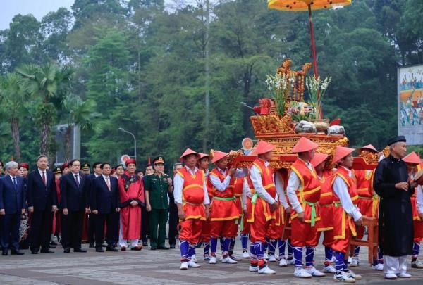 Thủ tướng Phạm Minh Chính dự Quốc Giỗ, dâng hương các Vua Hùng