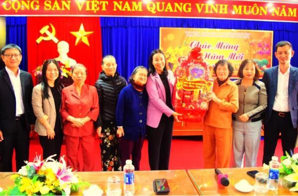 Lãnh đạo thành phố Đà Nẵng thăm, chúc Tết các đơn vị