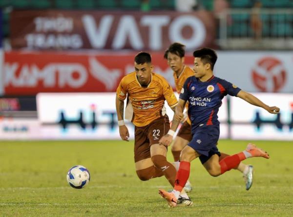 Thanh Hóa trở lại ngôi đầu, Hà Tĩnh vẫn bất bại