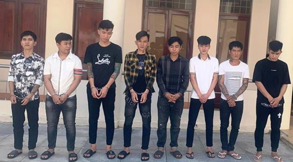 Côn đồ đánh người