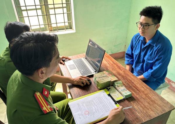 Lừa chạy án chiếm đoạt tiền