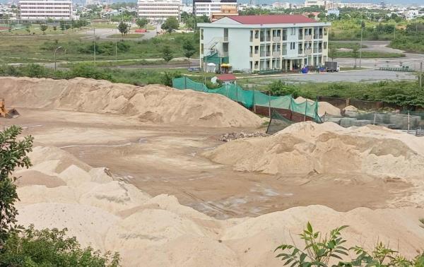 Lên núi mua cát ?