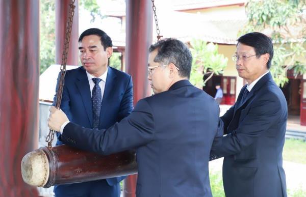 Lãnh đạo TP Đà Nẵng dâng hương tưởng niệm các anh hùng liệt sĩ