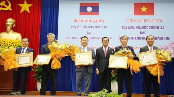 6 lãnh đạo tỉnh Quảng Nam được nhận Huân chương Độc lập của nước bạn Lào