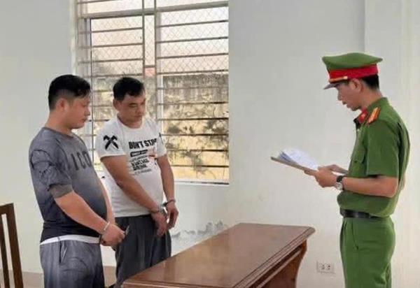 Mang còng đi, bị còng về