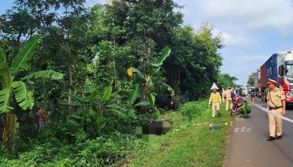 Gia đình 3 người tử vong sau va chạm với xe bán tải ở Đắk Lắk