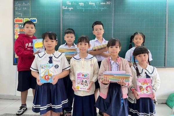 Thầy trò Đà Nẵng gom góp yêu thương gửi về vùng lũ