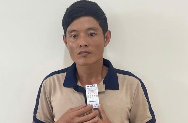 Khởi tố con nghiện