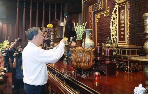 Tổng Bí thư Tô Lâm dâng hương tưởng niệm các Anh hùng, Liệt sĩ tại Điện Biên