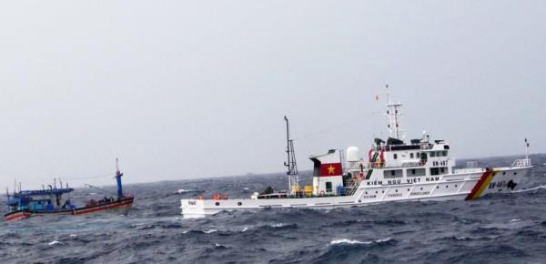 Dự kiến trưa mai (20-10), tàu KN 467 sẽ đưa 80 ngư dân gặp nạn vào bờ
