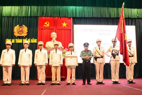 Tuyên dương, khen thưởng nhiều tập thể và cá nhân thuộc Công an TP Đà Nẵng