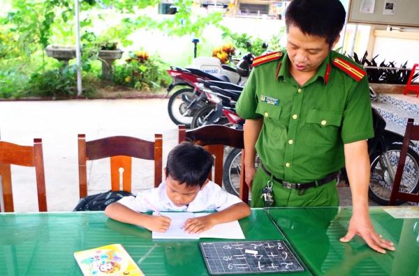 Chuyện ghi ở chi bộ bốn tốt