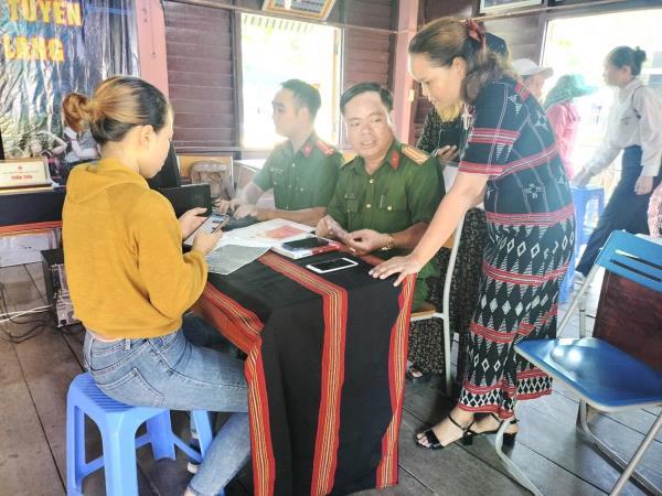 Tăng ca để phục vụ nhân dân được nhiều hơn