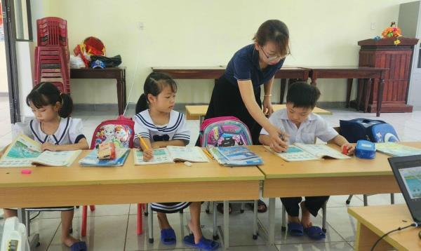 Gieo chữ trên đảo ngọc Cồn Cỏ