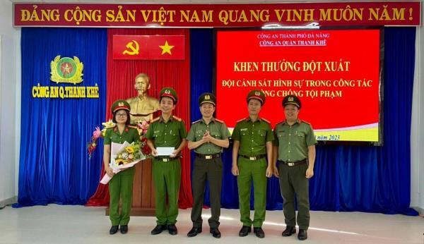 Khen thưởng đột xuất Đội Cảnh sát hình sự truy bắt đối tượng cướp giật tài sản