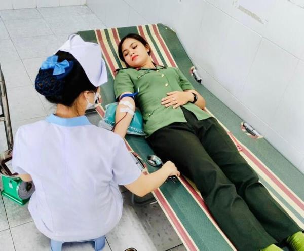 2 cán bộ Công an hiến máu cứu người