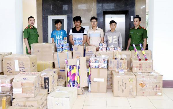 Bắt 4 đối tượng trong đường dây buôn bán 3 tấn pháo nổ