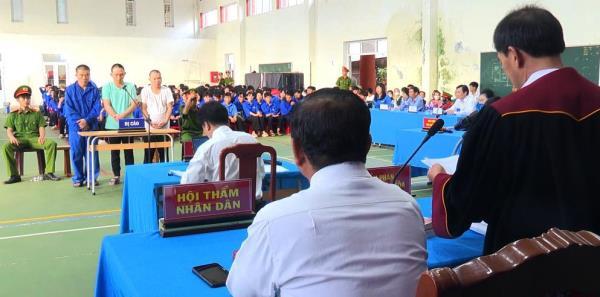 Cuộc giao lưu trả giá bằng nhiều cuốn lịch