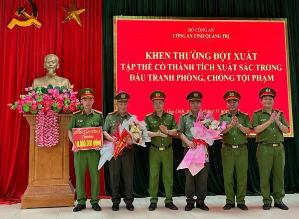 Công an tỉnh Quảng Trị thưởng nóng thành tích bắt giữ vụ tàng trữ 18.000 viên ma túy hồng phiến