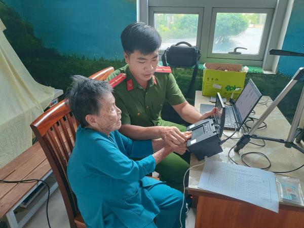 Công an quận Ngũ Hành Sơn thi đua nước rút thực hiện Đề án 06: Phấn đấu về đích trước thời hạn