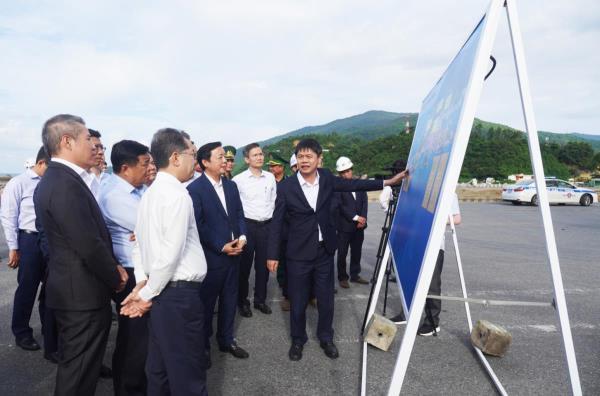 Đầu tư đồng bộ Cảng Liên Chiểu để thu hút các hãng tàu, nâng cao sức cạnh tranh với các cảng biển trong khu vực và quốc tế