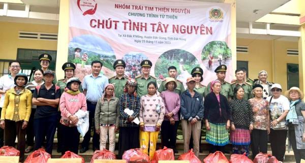 Phòng Kỹ thuật nghiệp vụ và Ngoại tuyến Công an tỉnh Đắk Nông phối hợp tổ chức Chương trình Chút tình Tây Nguyên
