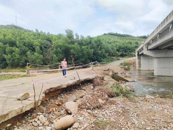 Vướng mặt bằng đường dẫn, dự án cầu Sông Ngang đứng bánh