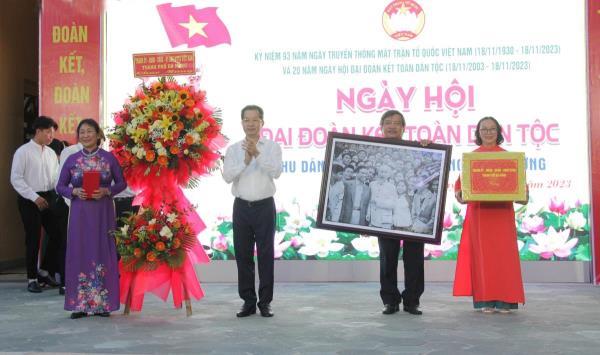 Bí thư Thành ủy Đà Nẵng Nguyễn Văn Quảng dự Ngày hội Đại đoàn kết toàn dân tộc